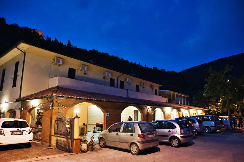 Albergo Magrini Della Genga Genga  Zewnętrze zdjęcie
