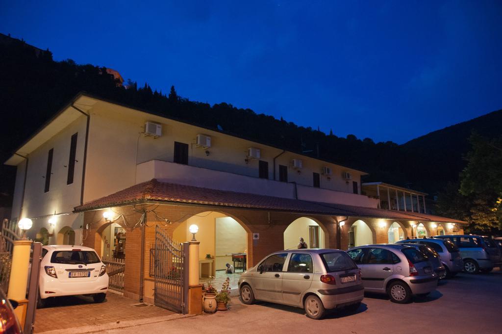 Albergo Magrini Della Genga Genga  Zewnętrze zdjęcie