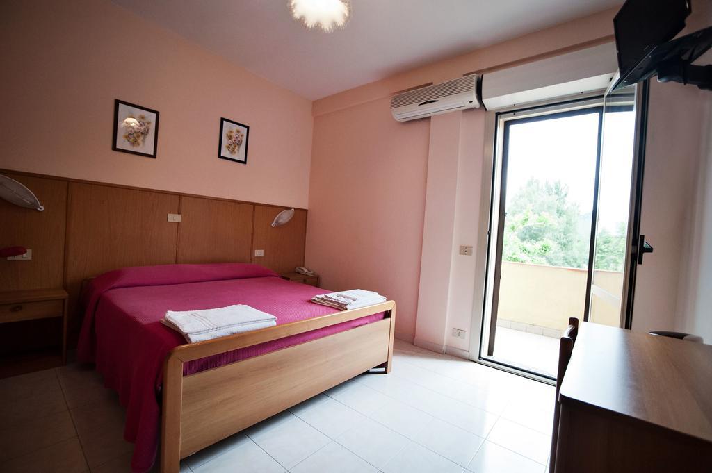 Albergo Magrini Della Genga Genga  Pokój zdjęcie